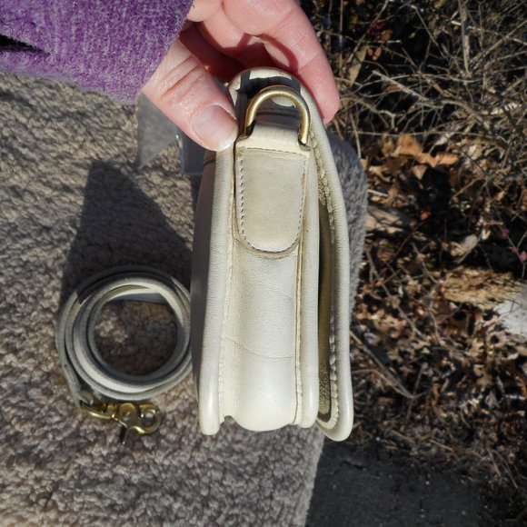 Sold** Vintage Coach NYC  Pocket Purse 9755 , in Bone - Picture 7 of 12